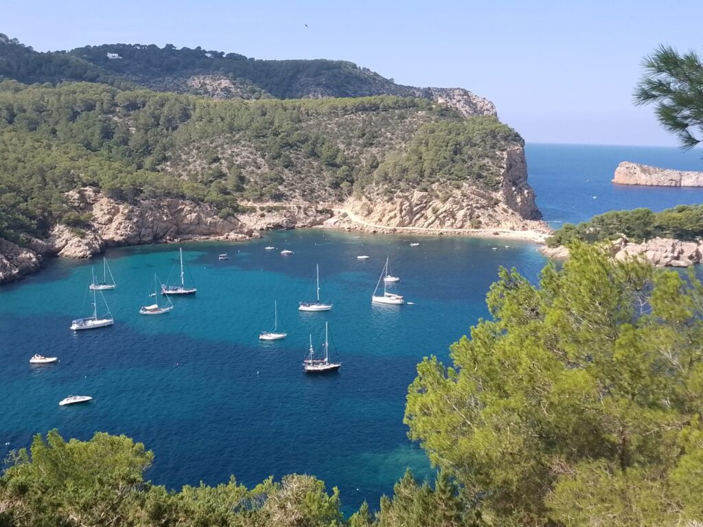cost of living on a sailboat anchorage lifestyle