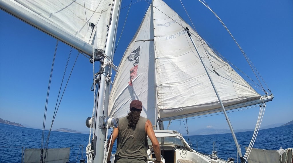 Ramon at the helm sailing downwind. 